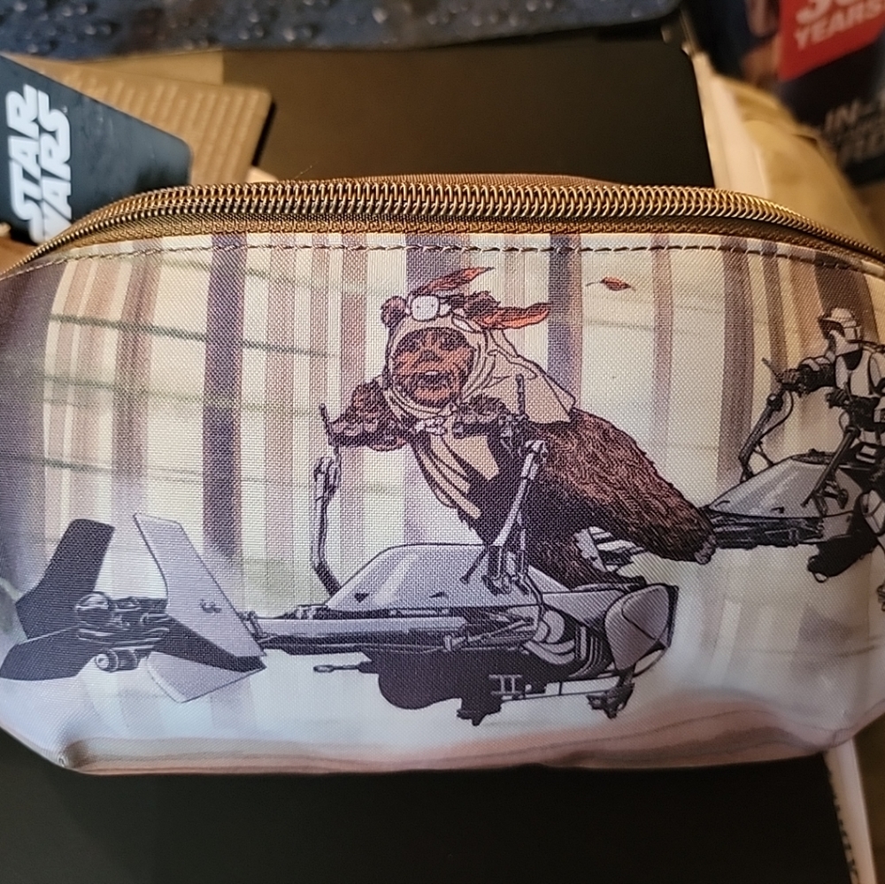Disney,Funko, and Lucas Film Star Wars Fanny pack multicolor made in China NWT - Picture 9 of 9